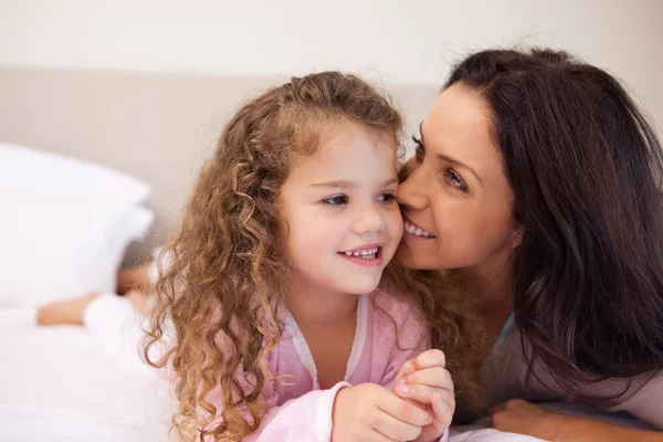 Mother whispering into her daughters ear — Stock Photo, Image