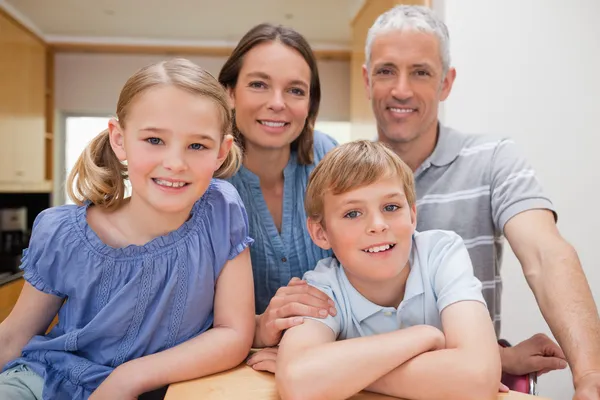 Family posing in a kitchen — Stock Photo, Image