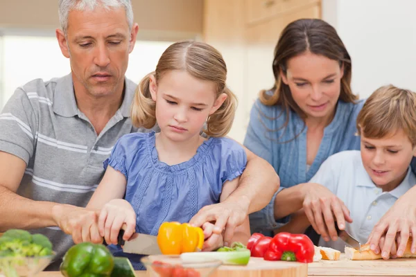 Familjen matlagning tillsammans — Stockfoto