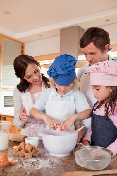 Portrait of a family baking — Stock Photo, Image