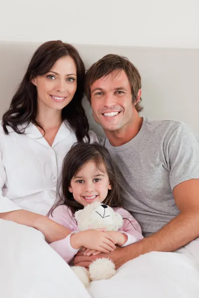 Portrait of parents posing with their daughter — Stock Photo, Image