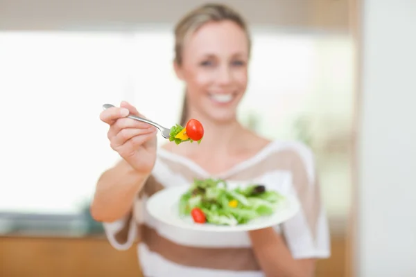 Tomato being offered by woman — Stock Photo, Image