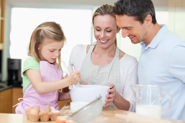 Family making cookies — Stock Photo, Image