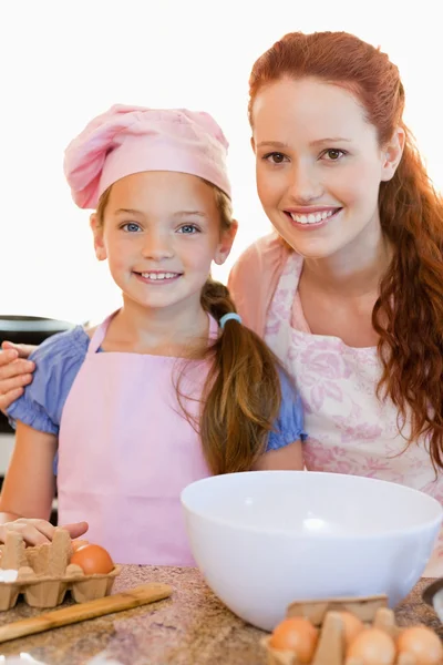 Mother and daughter with ingredients for cookies — Stock Photo, Image