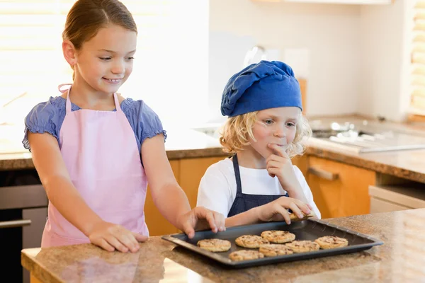 Siblings stealing cookies — Stock Photo, Image