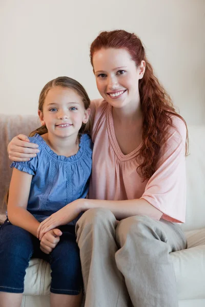 Mother and daughter on the couch — Stock Photo, Image