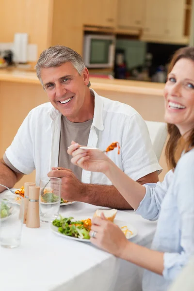 Happy couple eating their dinner — Stock Photo, Image