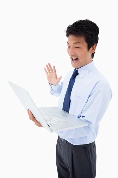 Portret van een zakenman zwaaien op een laptop — Stockfoto