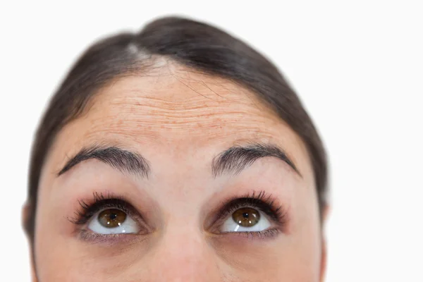 Close up of a woman looking above her — Stock Photo, Image