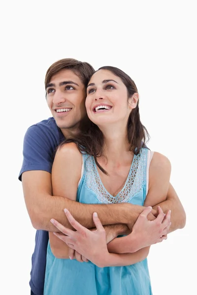 Porträt eines verliebten Paares, das sich umarmt — Stockfoto