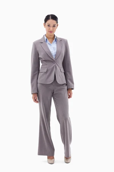 Ritratto di una donna d'affari bruna in posa — Foto Stock