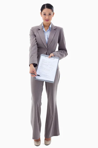 Portrait of a smiling businesswoman showing a contract — Stock Photo, Image