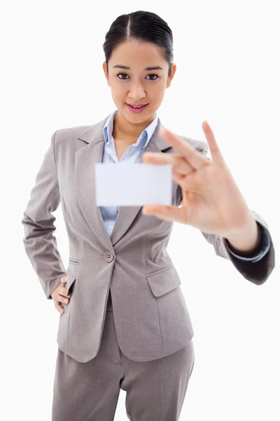 Portrait of a gorgeous businesswoman showing a blank business ca — Stock Photo, Image