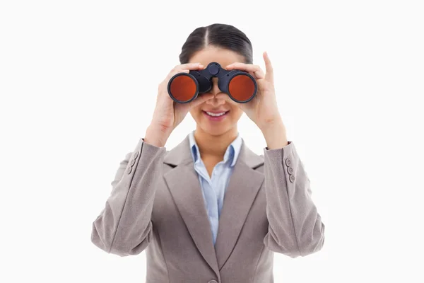双眼鏡を通して見る実業家 — ストック写真