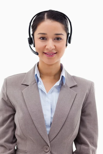 Portret uśmiechający się operator pozowanie z zestawu słuchawkowego — Zdjęcie stockowe