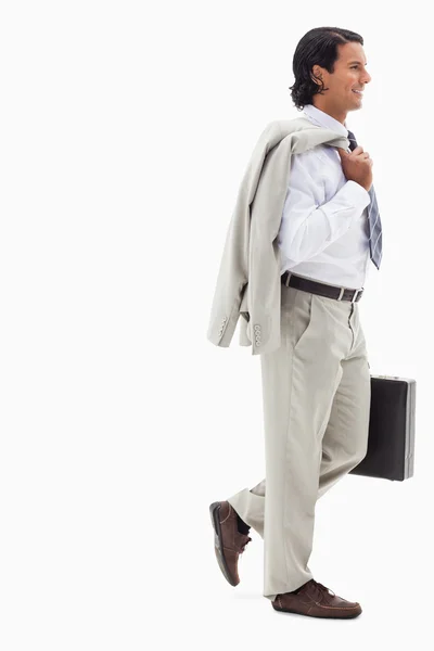 Porträt eines lächelnden Geschäftsmannes, der zur Arbeit geht — Stockfoto