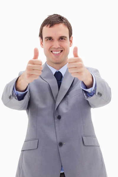 Улыбающийся бизнесмен, показывающий большие пальцы — стоковое фото