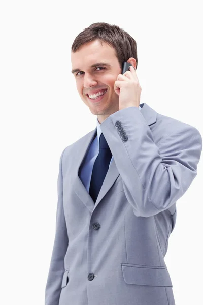 Uomo d'affari sorridente sul cellulare — Foto Stock