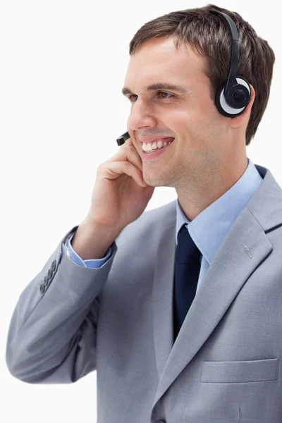 Vista lateral do empresário usando fone de ouvido — Fotografia de Stock