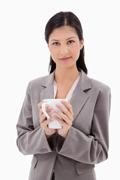 Bizneswoman gospodarstwa Puchar — Zdjęcie stockowe
