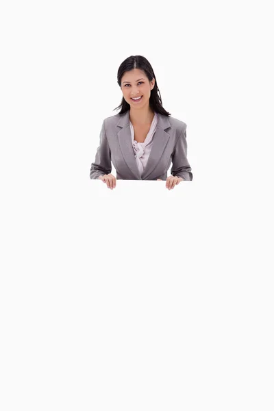 Businesswoman holding blank sign board — Stock Photo, Image