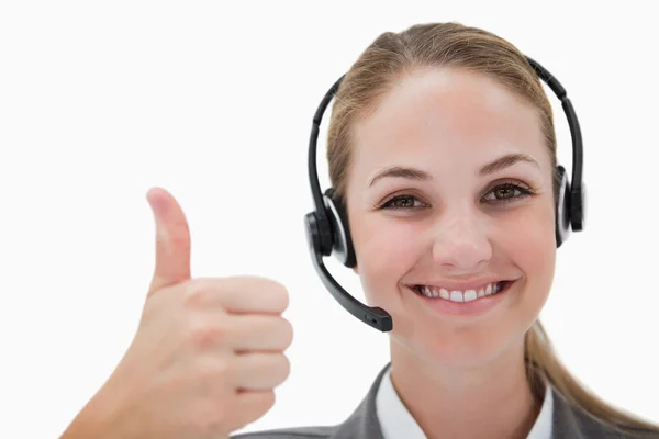 Sorrindo agente call center dando polegar para cima — Fotografia de Stock