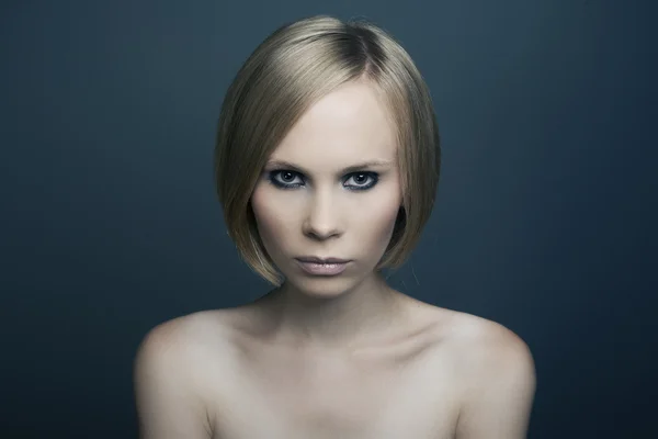 Beautiful woman with a beautiful modern makeup — Stock Photo, Image