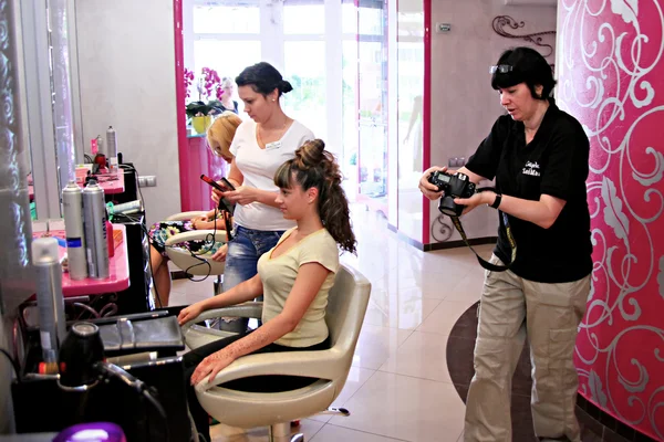 Situação em um salão de cabeleireiro — Fotografia de Stock