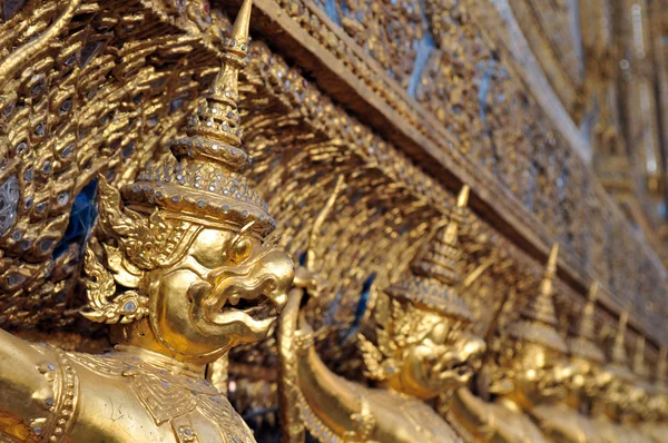 Goldene garuda, bangkok, thailand — Stockfoto