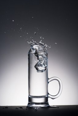 Su sıçraması.