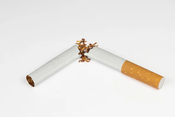 断的香烟 — 图库照片