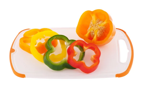 Fatias de diferentes pimentas coloridas — Fotografia de Stock