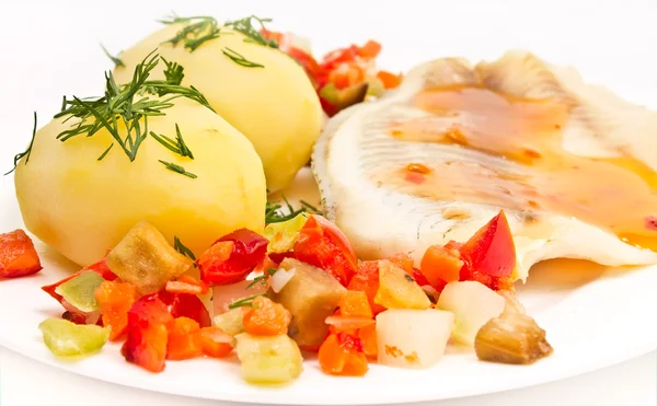 Filetto di pesce di mare con verdure e patate — Foto Stock
