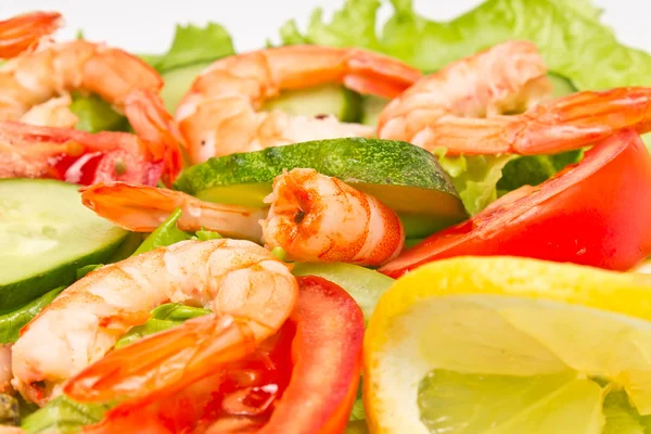Salada de camarões reais e legumes — Fotografia de Stock