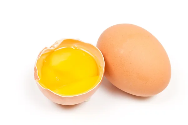 Bütün yumurta ve kırık — Stok fotoğraf