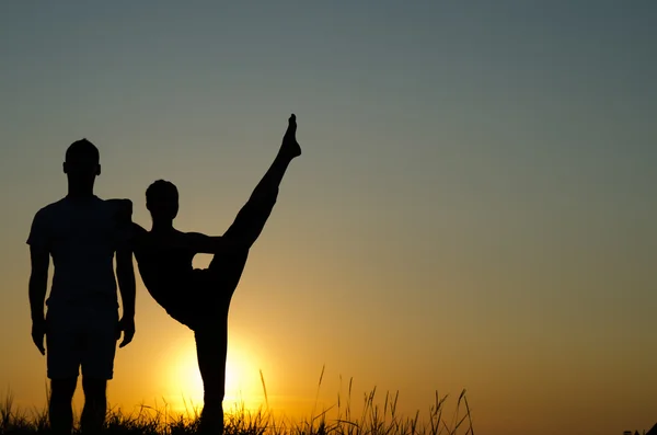 Akrobatisches Paar. — Stockfoto