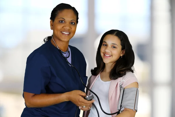 Медсестри і пацієнта — стокове фото