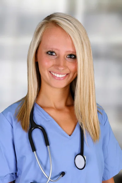 Kobieta pielęgniarka — Zdjęcie stockowe