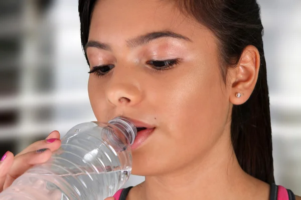 Teenager Drinking Water — Stock Photo, Image