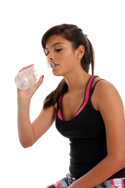 Wody pitnej nastolatek — Zdjęcie stockowe