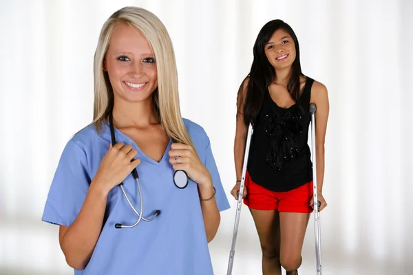 Медсестра и пациент — стоковое фото