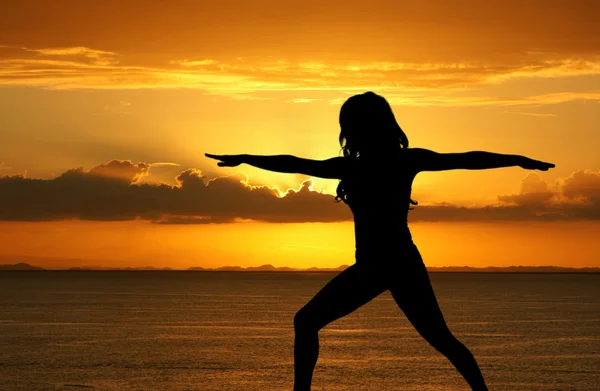 Sahilde Yoga — Stok fotoğraf
