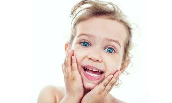 Portrait d'une petite fille heureuse — Photo