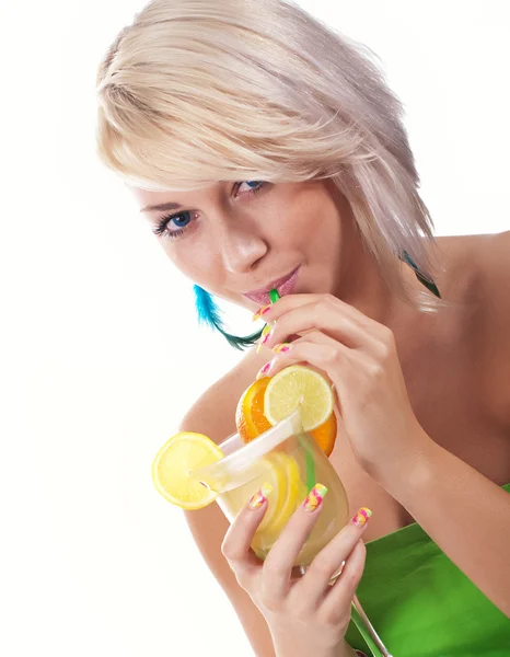 Vrouwen met cocktail — Stockfoto