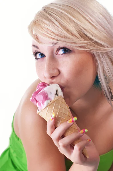 アイス クリームの女性 — ストック写真