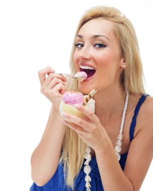 mutlu bir kadın üzerinde beyaz izole dondurma, yemek