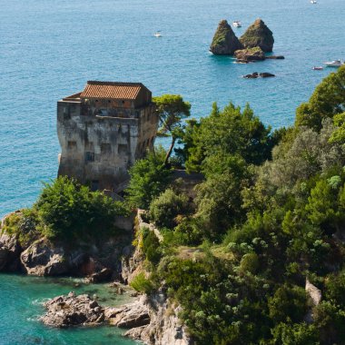 Torre con sfondo scogli gemelli