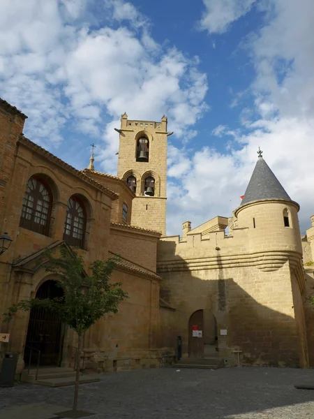 Kale ve kilise — Stok fotoğraf
