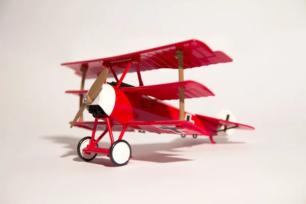 Rode vintage vliegtuig speelgoed — Stockfoto