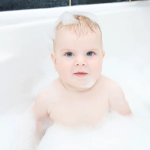 Bebé niño lavado —  Fotos de Stock